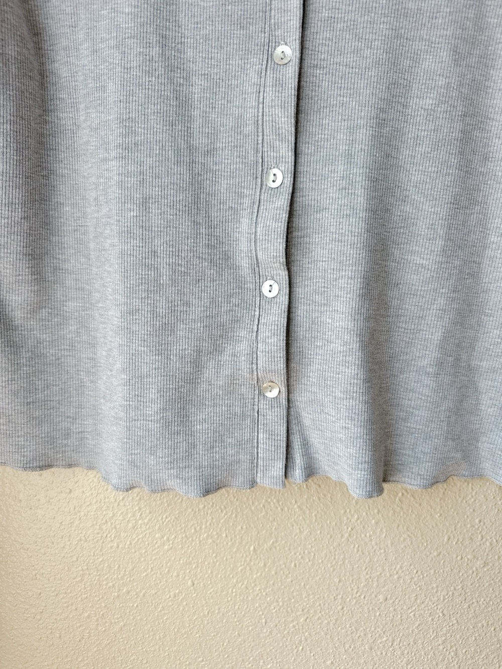 Light Gray Ribbed Short Sleeve Button Front Top - Size L - Picture 4 of 6